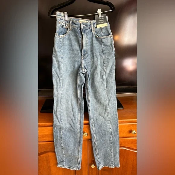 NWT Abercrombie & Fitch Curve Love Straight Leg - Picture 1 of 3